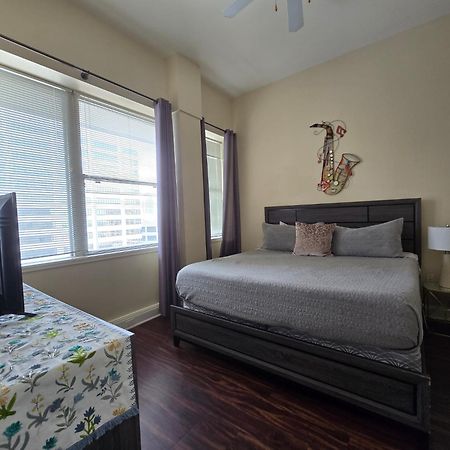 Amazing Condos Beautiful View 2 Blocks To French Quarter, Small Rooftop Pool, Gym, Seanger Theater, Super Dome, And Bourbon St Новый Орлеан Номер фото