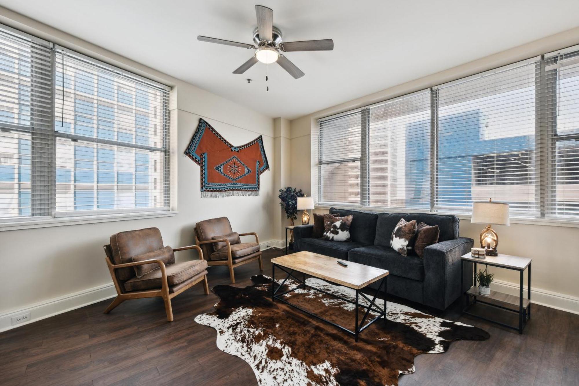 Amazing Condos Beautiful View 2 Blocks To French Quarter, Small Rooftop Pool, Gym, Seanger Theater, Super Dome, And Bourbon St Новый Орлеан Номер фото