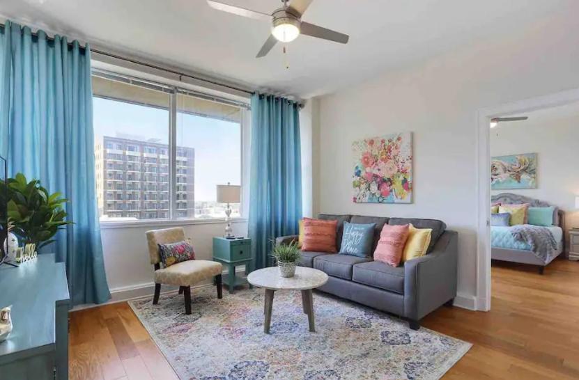 Amazing Condos Beautiful View 2 Blocks To French Quarter, Small Rooftop Pool, Gym, Seanger Theater, Super Dome, And Bourbon St Новый Орлеан Номер фото