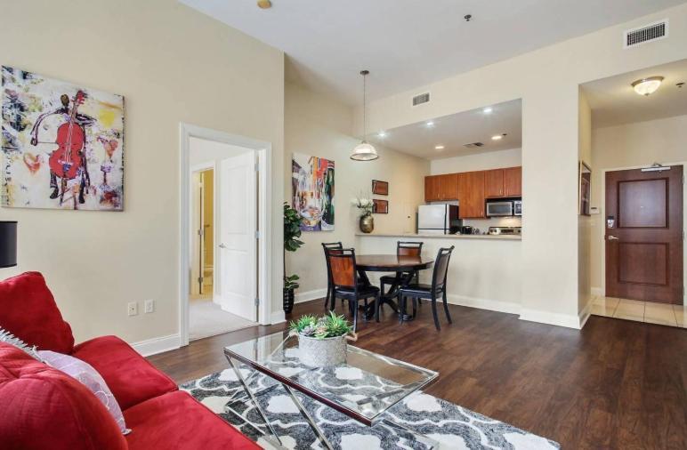 Amazing Condos Beautiful View 2 Blocks To French Quarter, Small Rooftop Pool, Gym, Seanger Theater, Super Dome, And Bourbon St Новый Орлеан Экстерьер фото