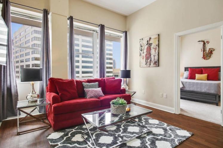 Amazing Condos Beautiful View 2 Blocks To French Quarter, Small Rooftop Pool, Gym, Seanger Theater, Super Dome, And Bourbon St Новый Орлеан Экстерьер фото