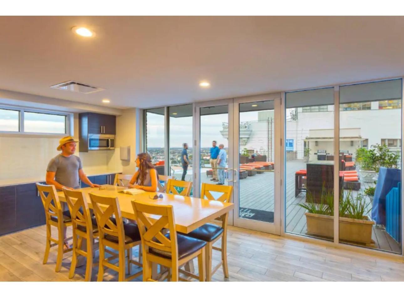 Amazing Condos Beautiful View 2 Blocks To French Quarter, Small Rooftop Pool, Gym, Seanger Theater, Super Dome, And Bourbon St Новый Орлеан Экстерьер фото