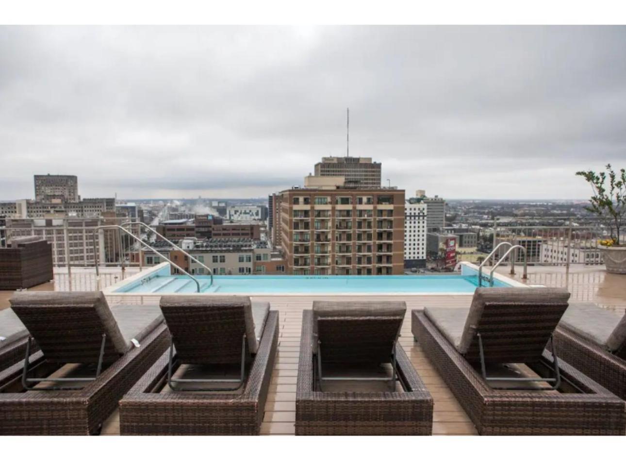 Amazing Condos Beautiful View 2 Blocks To French Quarter, Small Rooftop Pool, Gym, Seanger Theater, Super Dome, And Bourbon St Новый Орлеан Экстерьер фото