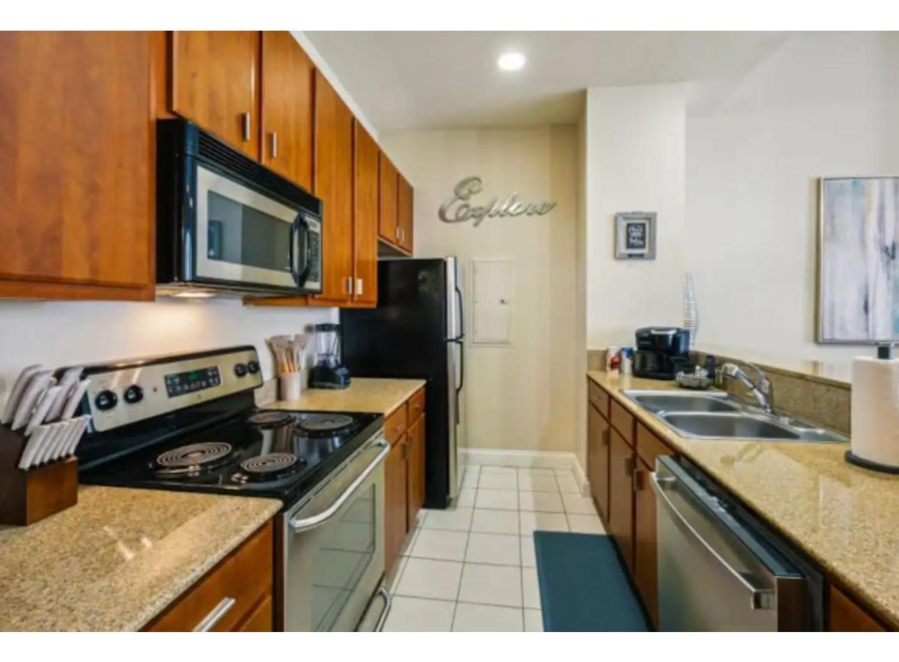 Amazing Condos Beautiful View 2 Blocks To French Quarter, Small Rooftop Pool, Gym, Seanger Theater, Super Dome, And Bourbon St Новый Орлеан Номер фото