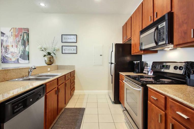 Amazing Condos Beautiful View 2 Blocks To French Quarter, Small Rooftop Pool, Gym, Seanger Theater, Super Dome, And Bourbon St Новый Орлеан Номер фото