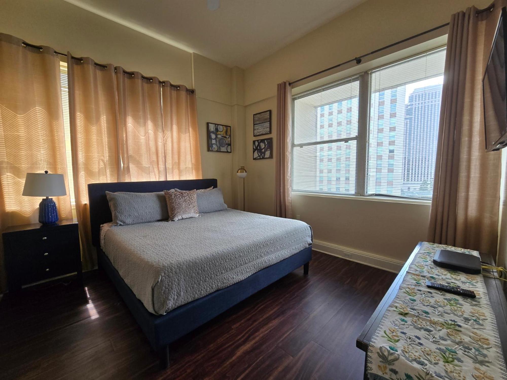 Amazing Condos Beautiful View 2 Blocks To French Quarter, Small Rooftop Pool, Gym, Seanger Theater, Super Dome, And Bourbon St Новый Орлеан Номер фото